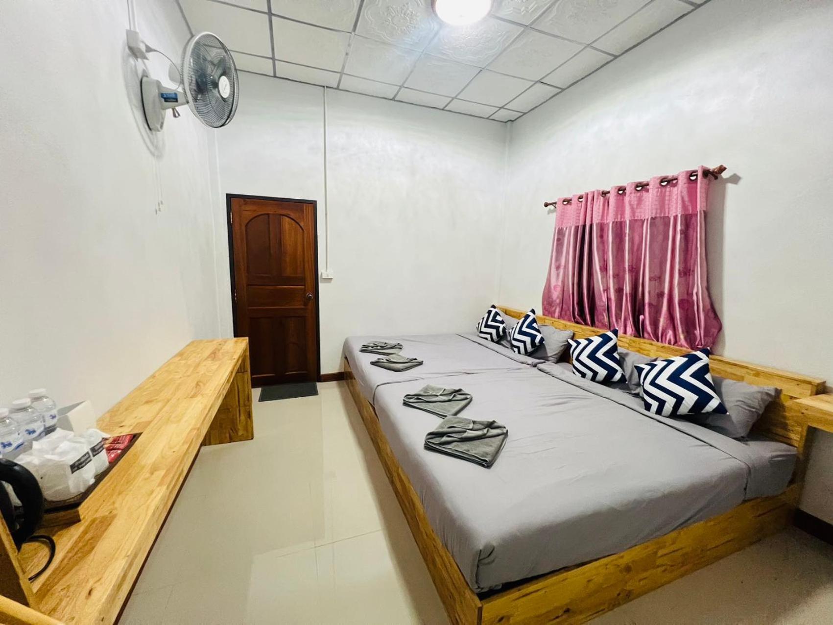 Lungwang Guest House Ban Rak Thai エクステリア 写真
